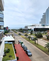 Loft 100% reciclado con vista al mar en Playa Mansa muy próximo al mar