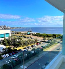 Apartamento moderno piso alto vista al mar Playa Mansa Punta del Este