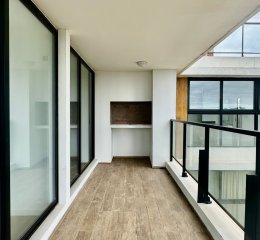 Apartamento de 2 dormitorios moderno con parrillero terraza y cochera en Punta del Este