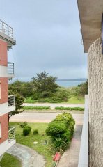 Loft con terraza y vista al mar en Playa Mansa edificio frente al mar