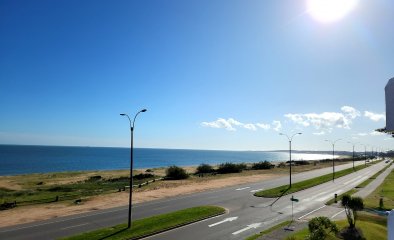 Espectacular vista franca al mar con parrillero y estufa a leña Playa Mansa Punta del Este