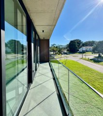 Apartamento 2 dormitorios a estrenar con servicios a pasos de playa mansa, Punta del Este