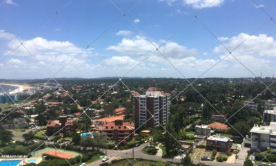Apartamento de 3 dormitorios con servicios frente al mar en Playa Mansa