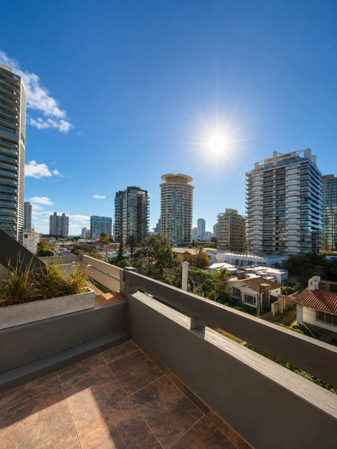 Penthouse Dúplex Reciclado a Pasos del Mar en La Pastora Playa Brava Punta del Este