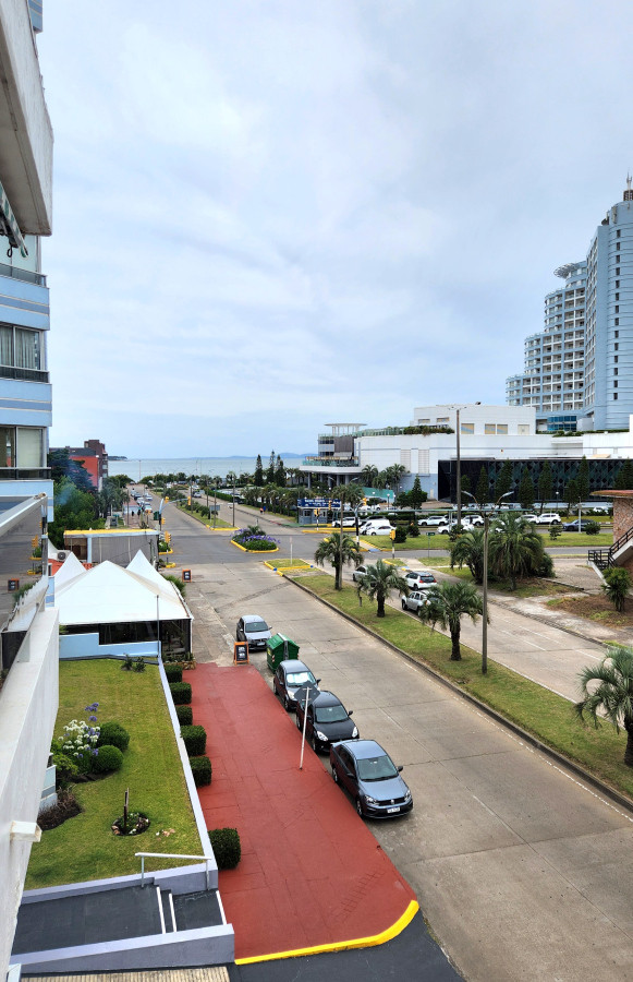Loft 100% reciclado con vista al mar en Playa Mansa muy próximo al mar