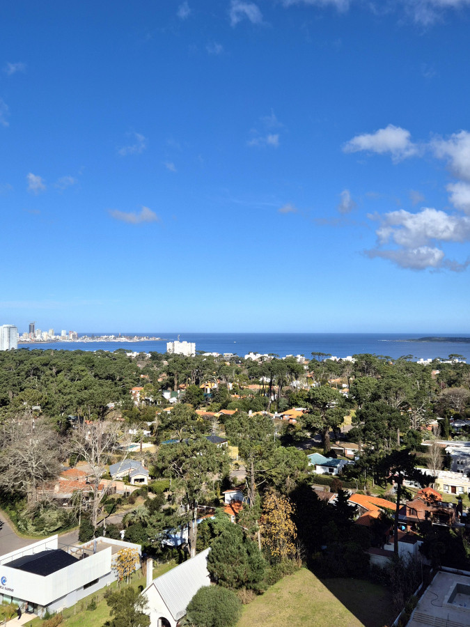 Aaprtamento moderno piso alto 3 dormitorios 2 baños terraza con espectacular vista al mar garage venta Punta del Este 