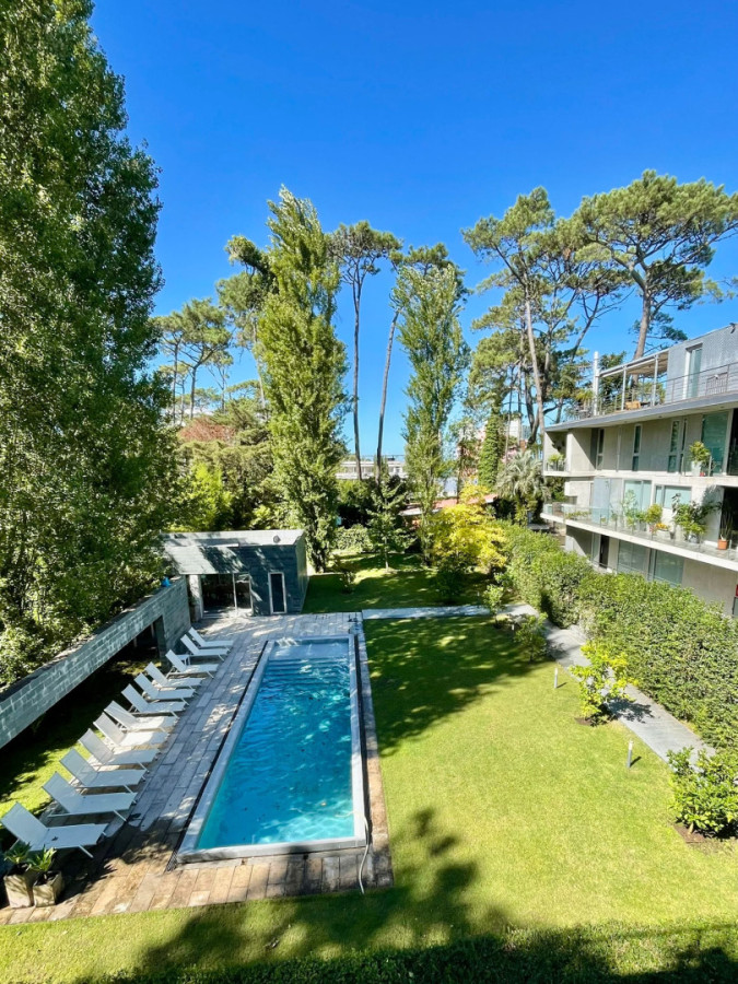 Penthouse de 2 dormitorios moderno + barbacoa uso exclusiva Playa Mansa Punta del Este