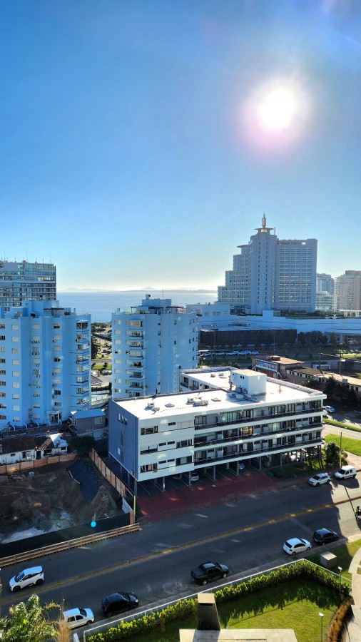 Apartamento moderno 2 dormitorios con parrillero espectacular vista y garage