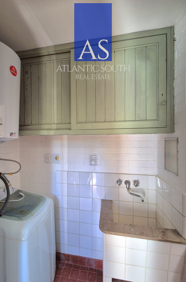 Casa ID.4174 - Oportunidad Casa de 4 dormitorios cercana al mar construcción tradicional barbacoa piscina Playa Mansa Punta del Este