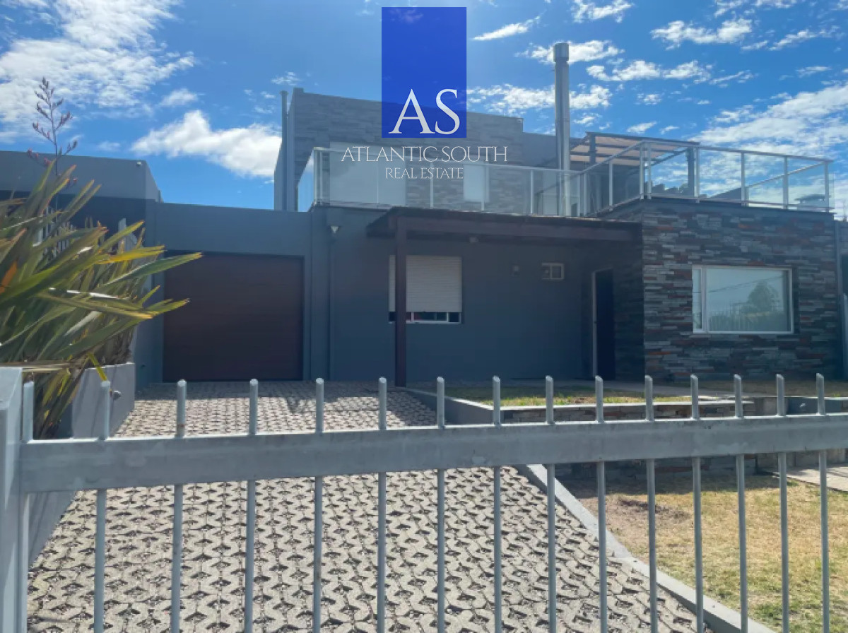 Casa ID.4330 - Casa moderna 3 dormitorios 3 baños cochera piscina Pinares Punta del Este