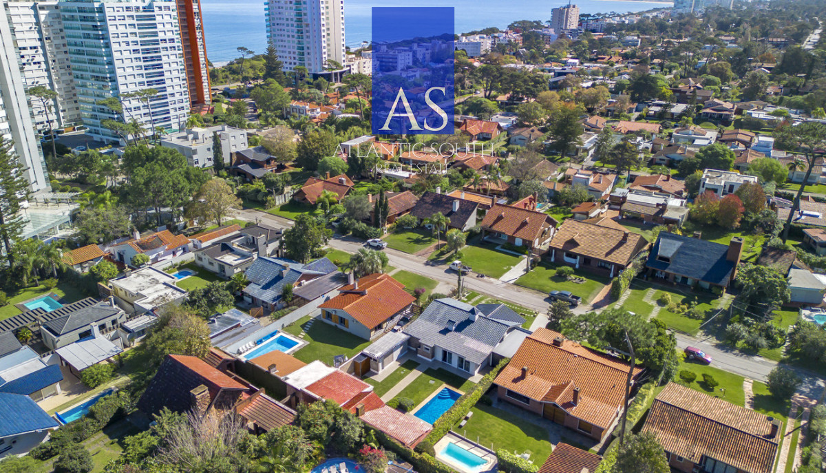 Casa ID.4842 - Chalet reciclado a 150 Metros del Mar en Playa Mansa