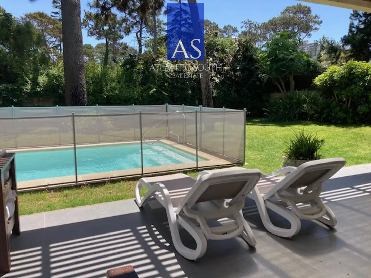 Casa ID.2722 - Casa moderna de 3 dormitorios con estilo minimalista cercana al mar Playa Mansa Punta del Este