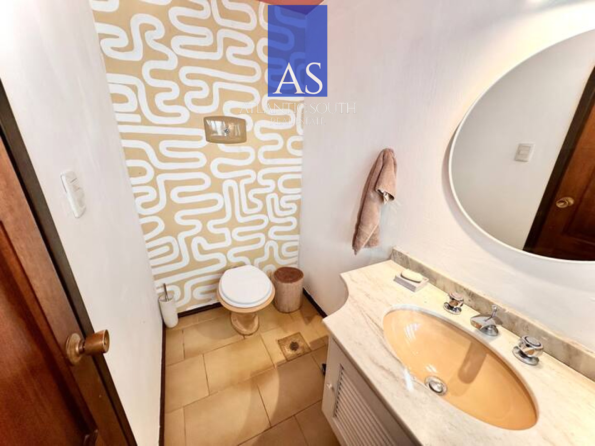 Casa ID.3392 - Mansión 7 dormitorios en Lugano Punta del Este