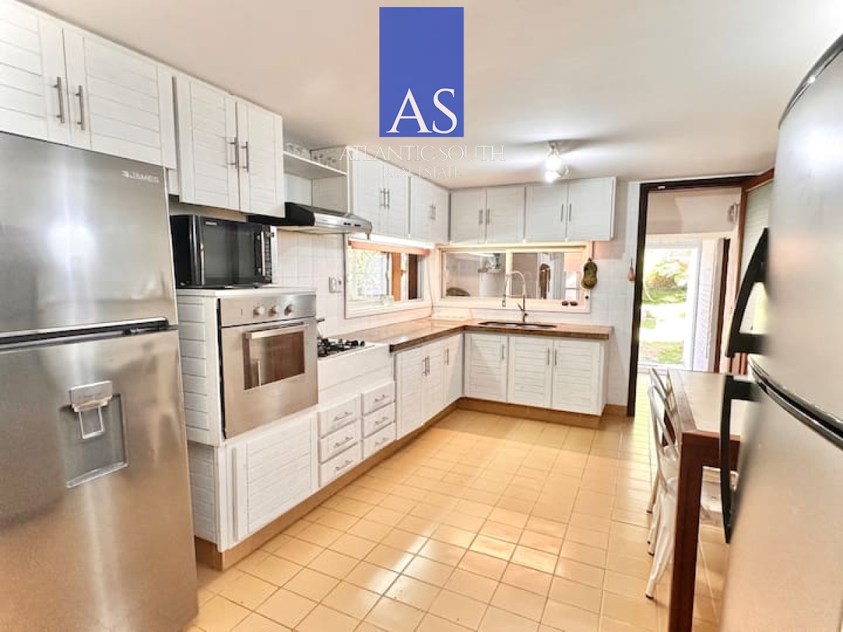 Casa ID.3392 - Mansión 7 dormitorios en Lugano Punta del Este