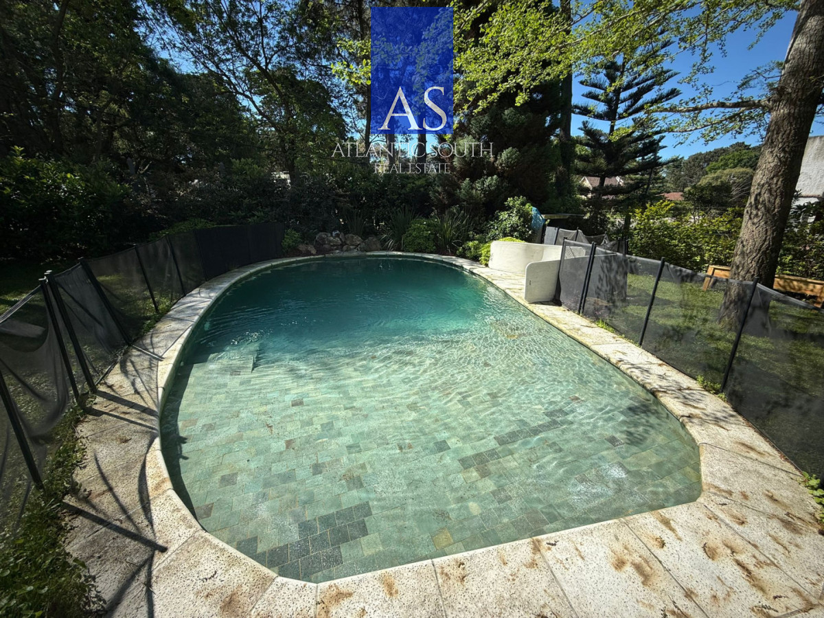 Casa ID.4690 - Casa de 4 dormitorios con piscina climatizada y barbacoa, sobre 1.250 m² de terreno en Punta del Este