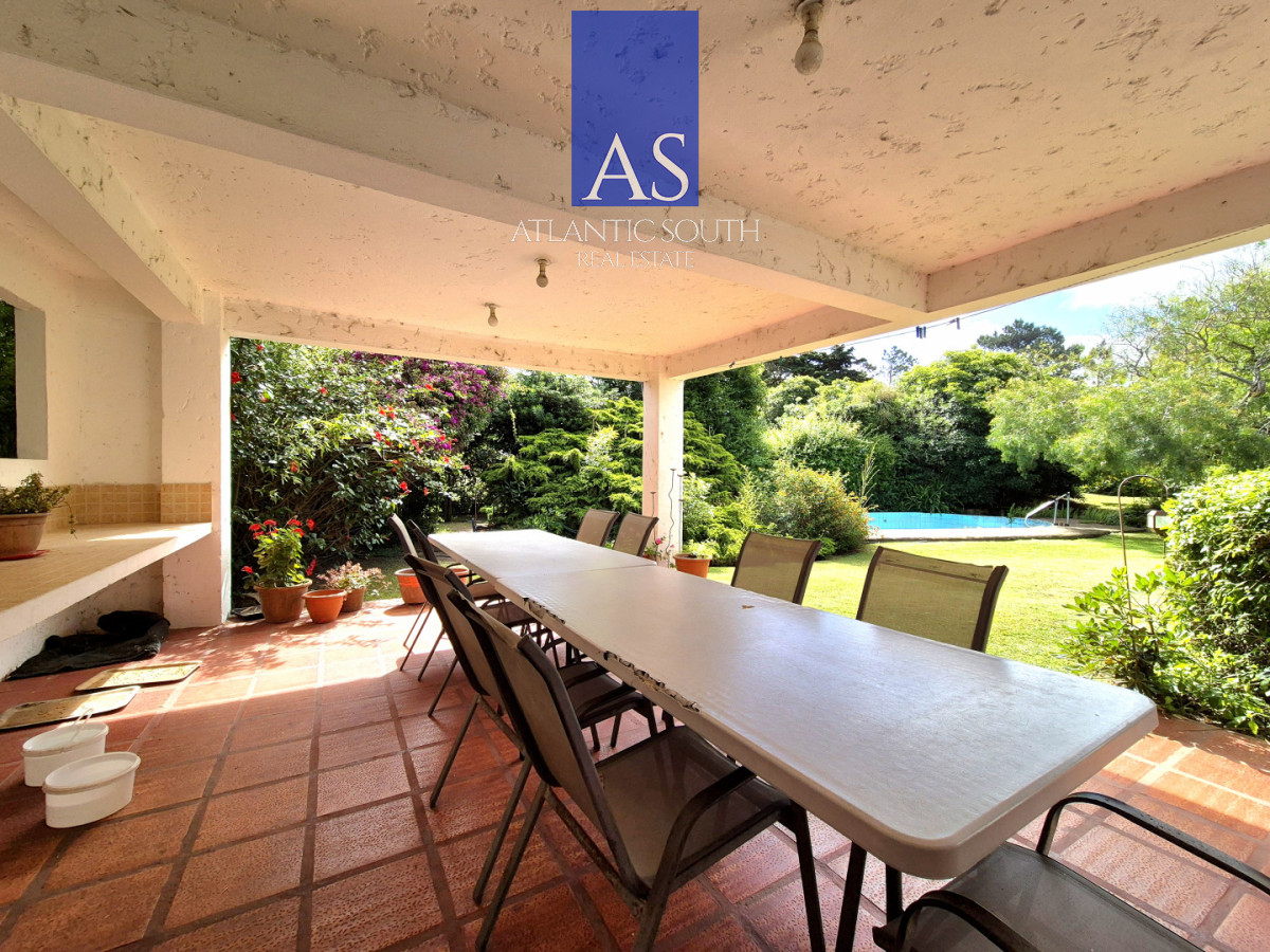 Casa ID.4454 - Casa 4 dormitorios a media cuadra del mar con piscina y jardín Pinares Playa Mansa 