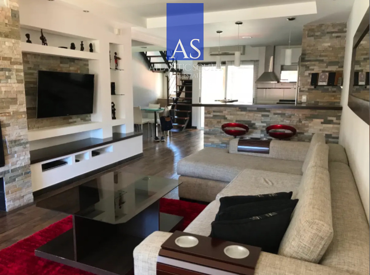 Casa ID.4330 - Casa moderna 3 dormitorios 3 baños cochera piscina Pinares Punta del Este