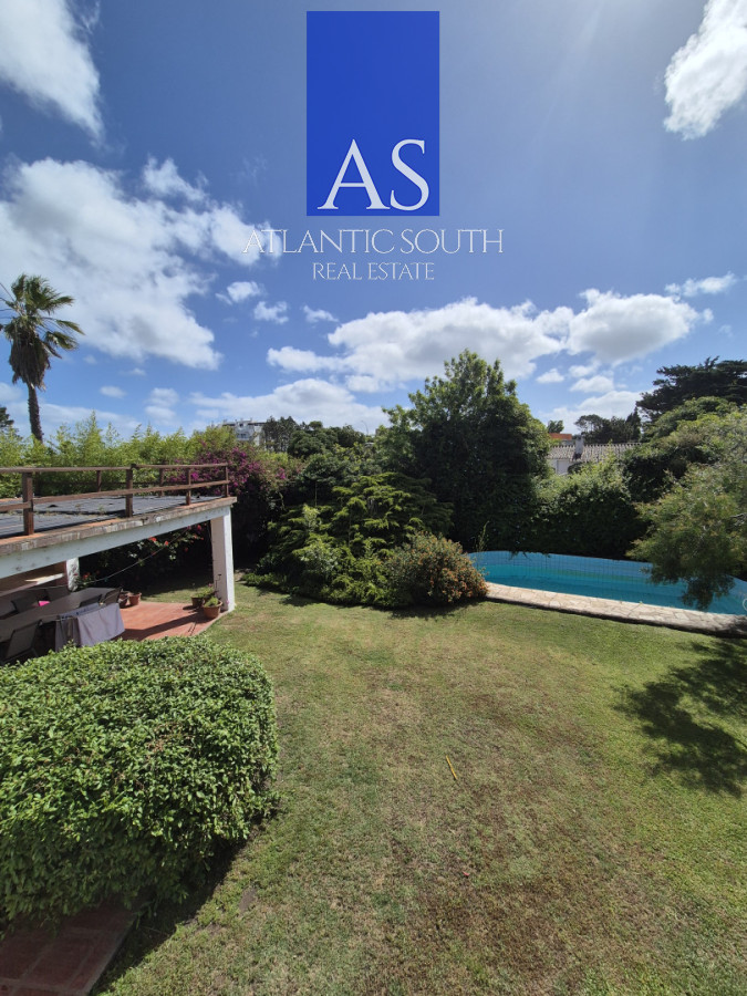 Casa ID.4454 - Casa 4 dormitorios a media cuadra del mar con piscina y jardín Pinares Playa Mansa 