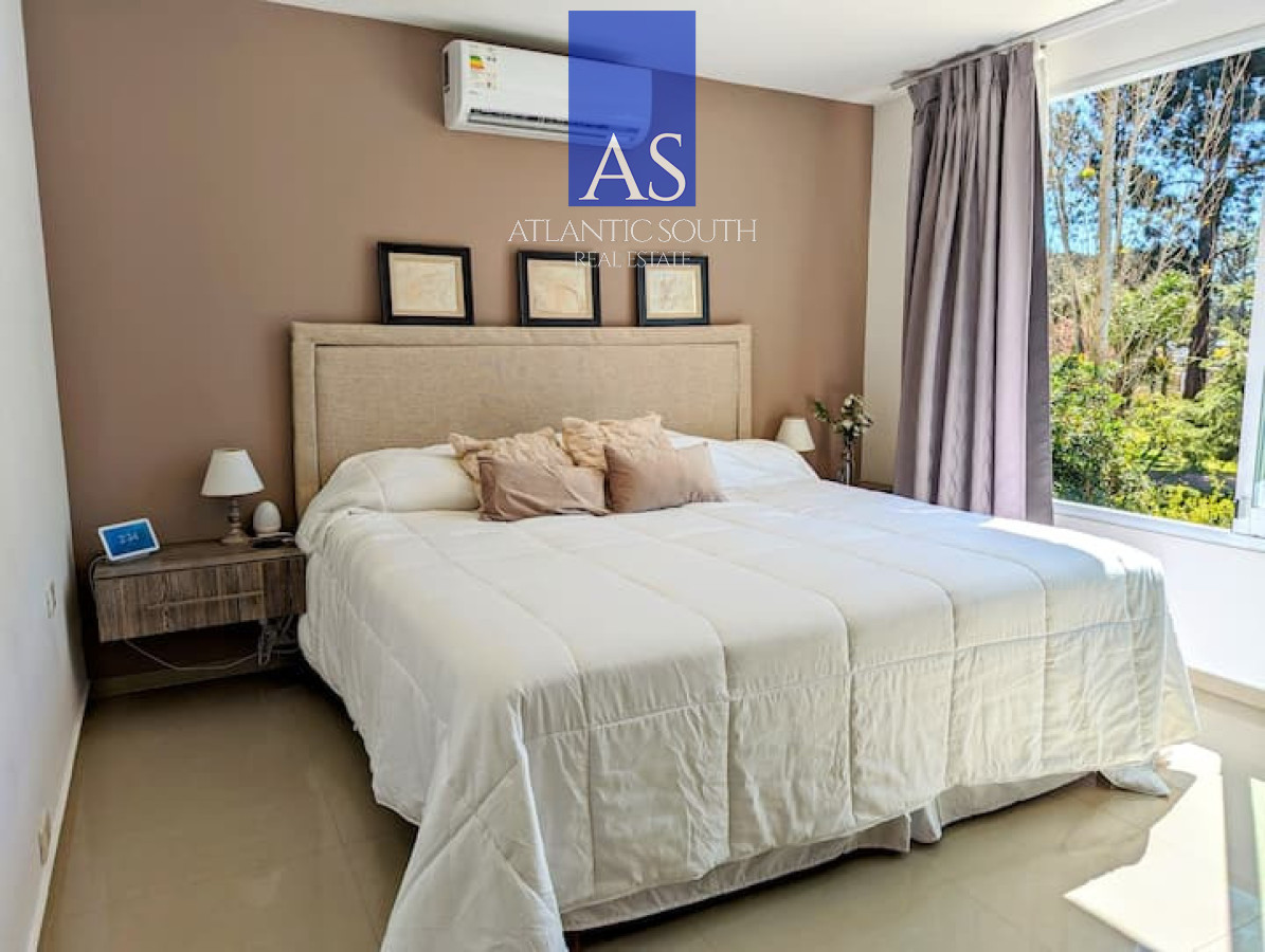 Casa ID.5090 - Casa de 4 dormitorios con piscina y amplio jardín en Punta del Este