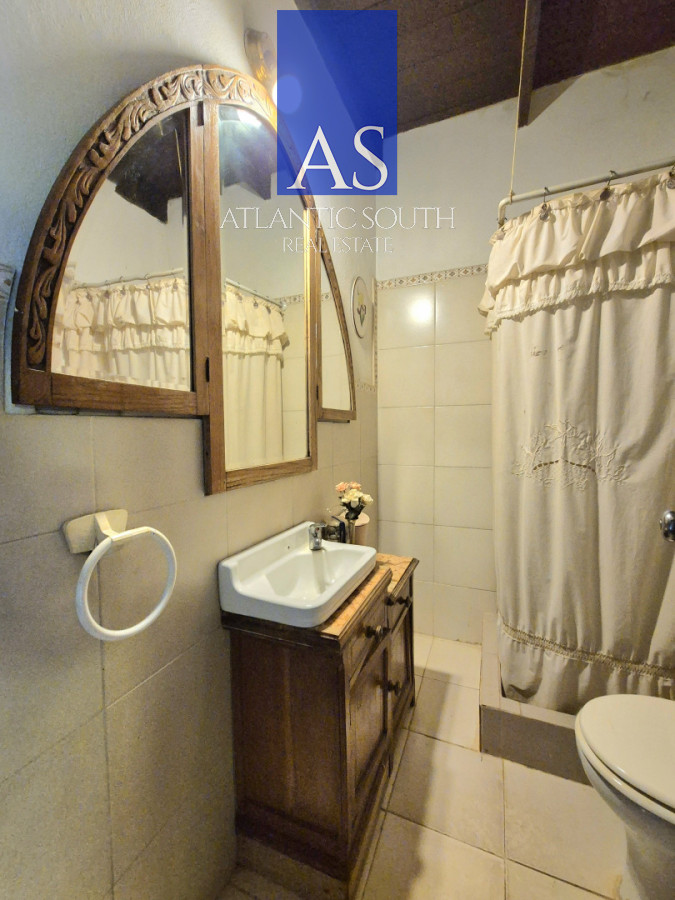 Casa ID.4454 - Casa 4 dormitorios a media cuadra del mar con piscina y jardín Pinares Playa Mansa 