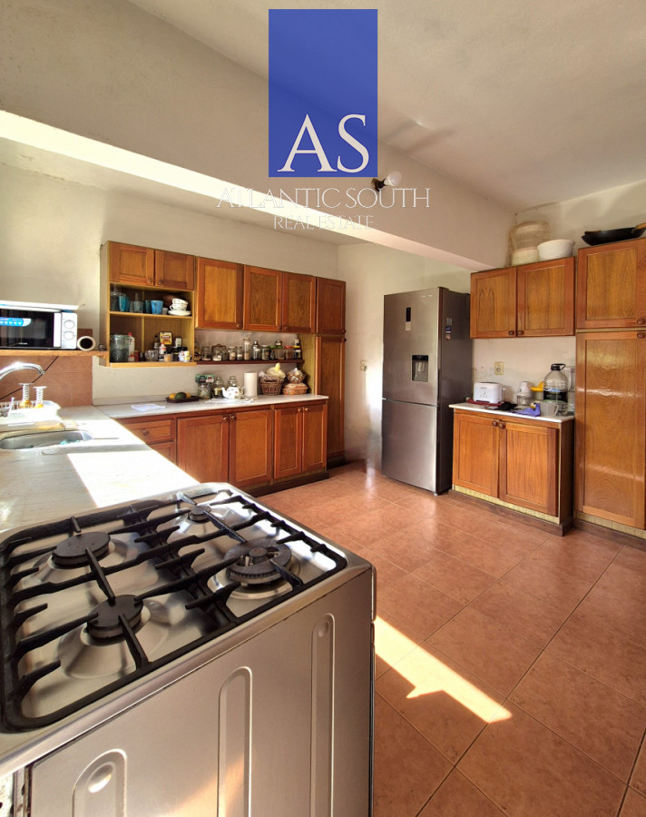 Casa ID.4454 - Casa 4 dormitorios a media cuadra del mar con piscina y jardín Pinares Playa Mansa 