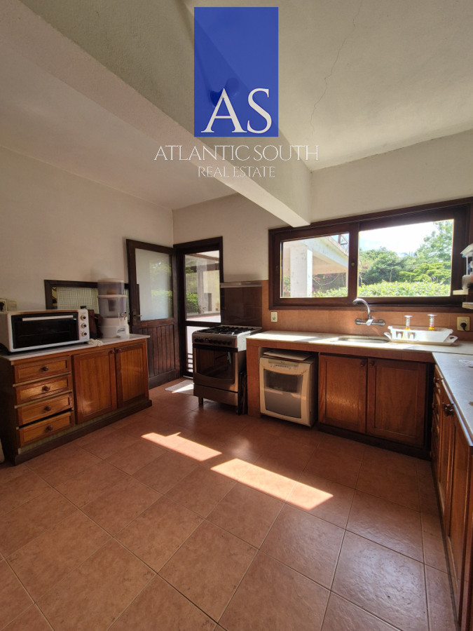 Casa ID.4454 - Casa 4 dormitorios a media cuadra del mar con piscina y jardín Pinares Playa Mansa 