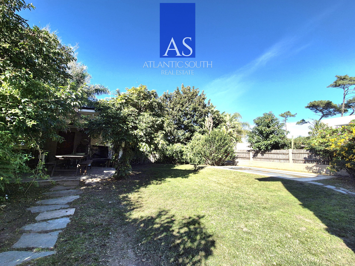 Casa ID.4174 - Oportunidad Casa de 4 dormitorios cercana al mar construcción tradicional barbacoa piscina Playa Mansa Punta del Este