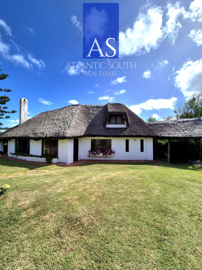 Casa ID.4454 - Casa 4 dormitorios a media cuadra del mar con piscina y jardín Pinares Playa Mansa 