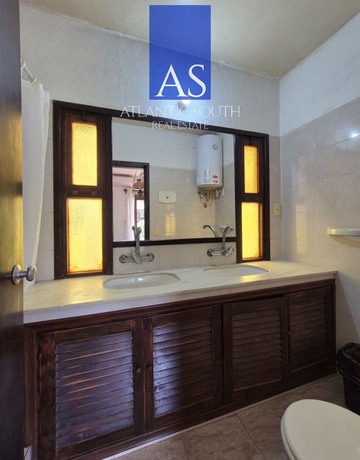 Casa ID.4454 - Casa 4 dormitorios a media cuadra del mar con piscina y jardín Pinares Playa Mansa 