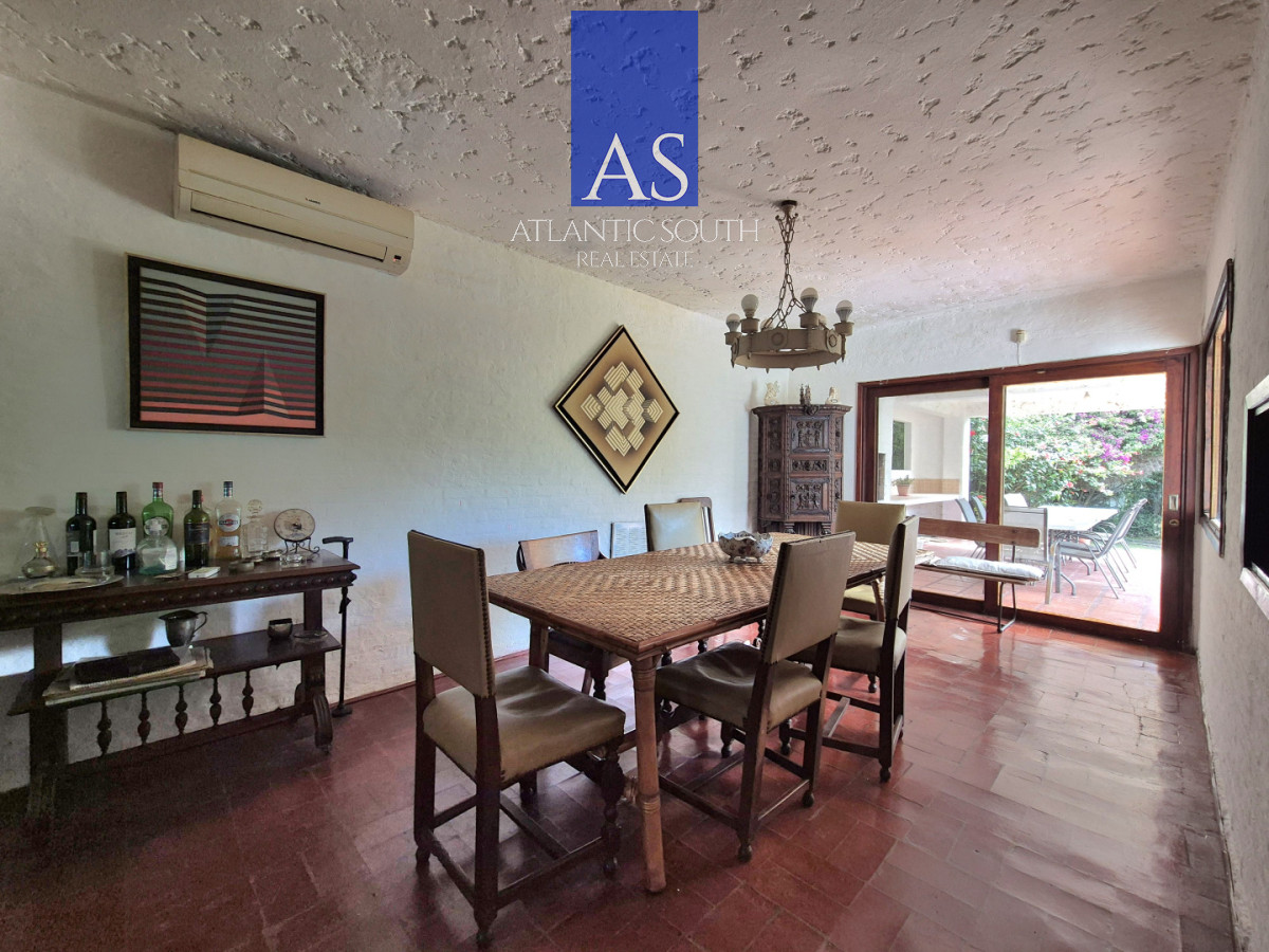 Casa ID.4454 - Casa 4 dormitorios a media cuadra del mar con piscina y jardín Pinares Playa Mansa 