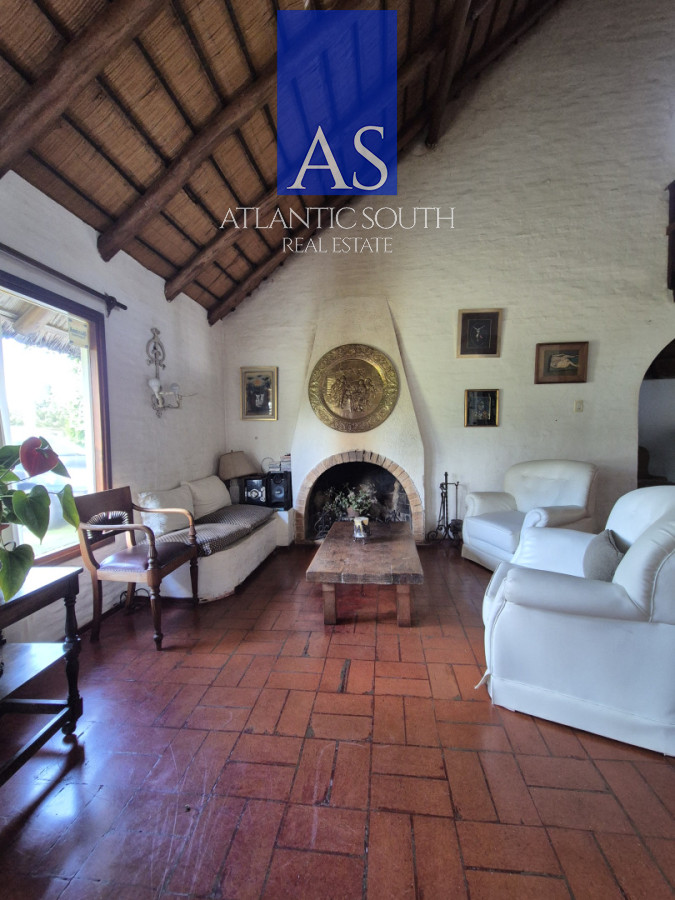 Casa ID.4454 - Casa 4 dormitorios a media cuadra del mar con piscina y jardín Pinares Playa Mansa 