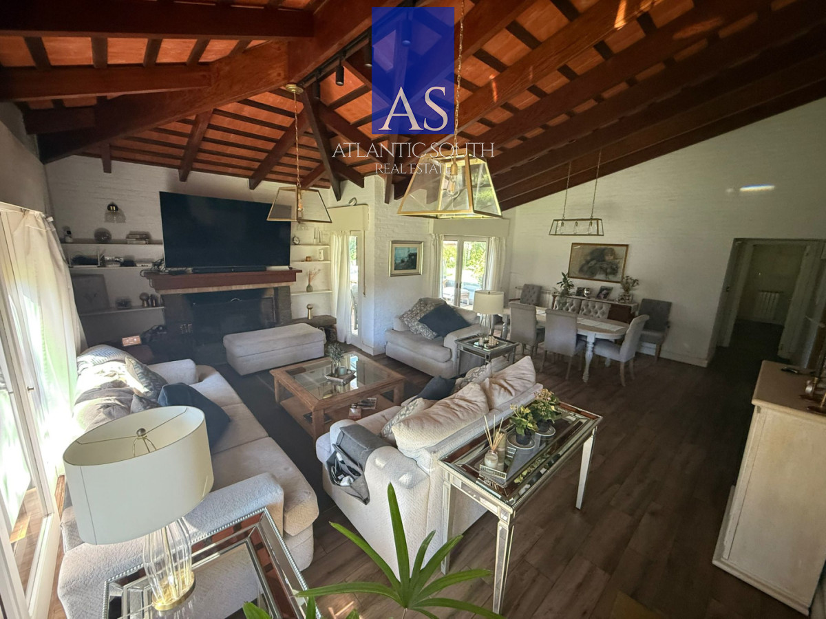 Casa ID.4690 - Casa de 4 dormitorios con piscina climatizada y barbacoa, sobre 1.250 m² de terreno en Punta del Este