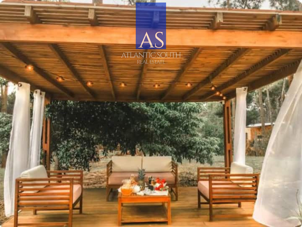 Casa ID.5090 - Casa de 4 dormitorios con piscina y amplio jardín en Punta del Este