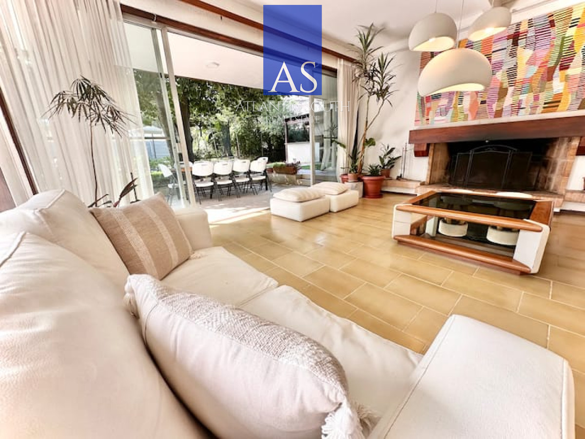 Casa ID.3392 - Mansión 7 dormitorios en Lugano Punta del Este