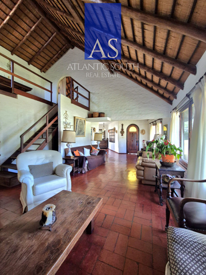 Casa ID.4454 - Casa 4 dormitorios a media cuadra del mar con piscina y jardín Pinares Playa Mansa 