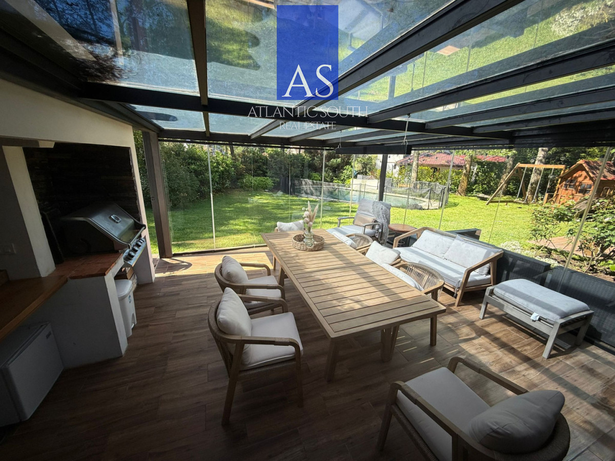 Casa ID.4690 - Casa de 4 dormitorios con piscina climatizada y barbacoa, sobre 1.250 m² de terreno en Punta del Este