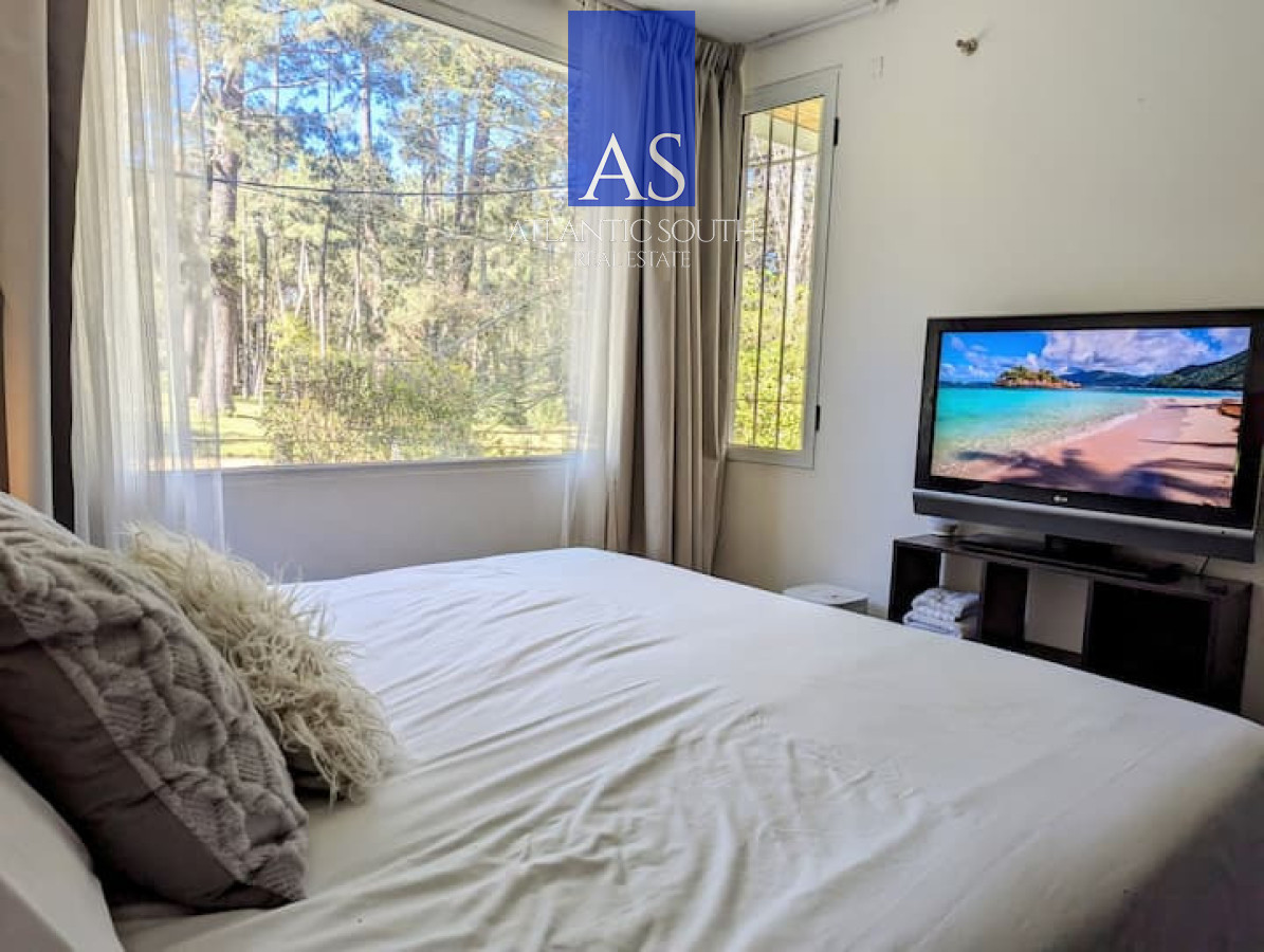 Casa ID.5090 - Casa de 4 dormitorios con piscina y amplio jardín en Punta del Este