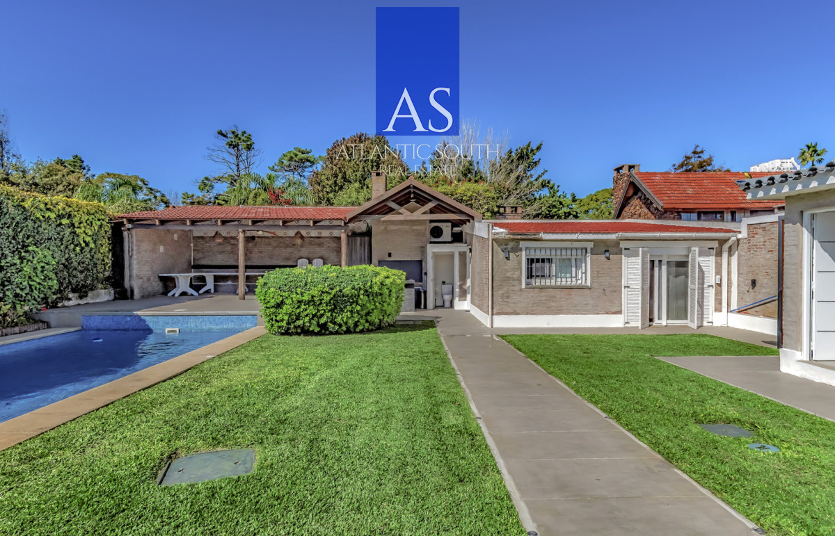Casa ID.4842 - Chalet reciclado a 150 Metros del Mar en Playa Mansa
