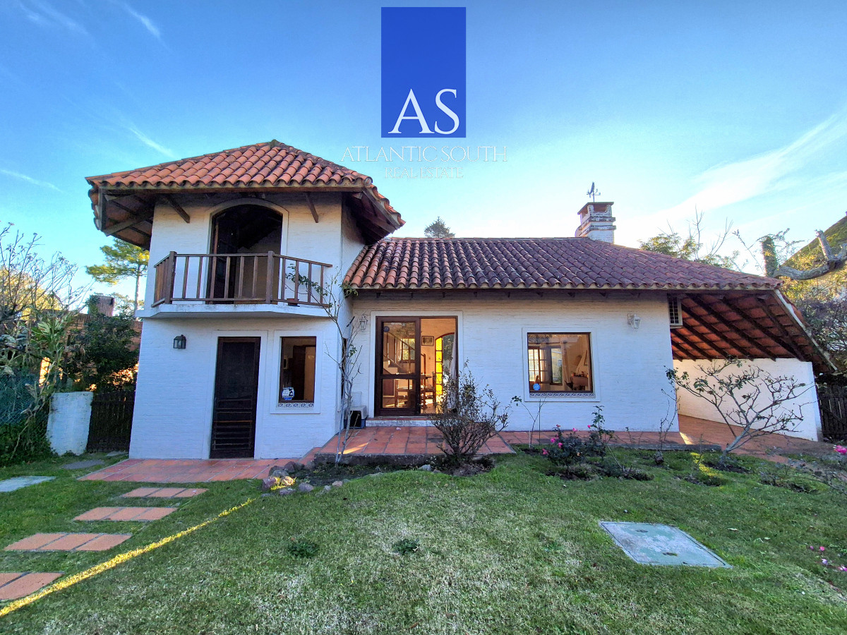 Casa ID.4311 - Casa de 3 dormitorios mas dependencia completa barbacoa piscina Pinares Punta del Este