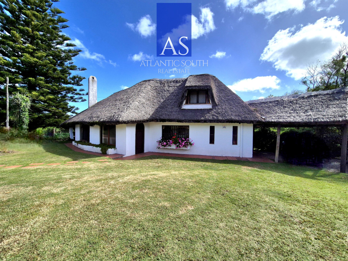 Casa ID.4454 - Casa 4 dormitorios a media cuadra del mar con piscina y jardín Pinares Playa Mansa 