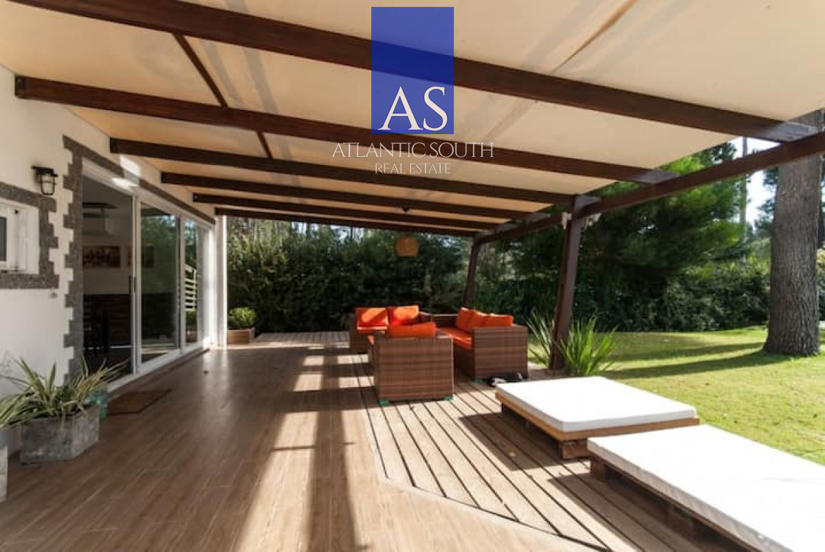 Casa ID.5090 - Casa de 4 dormitorios con piscina y amplio jardín en Punta del Este