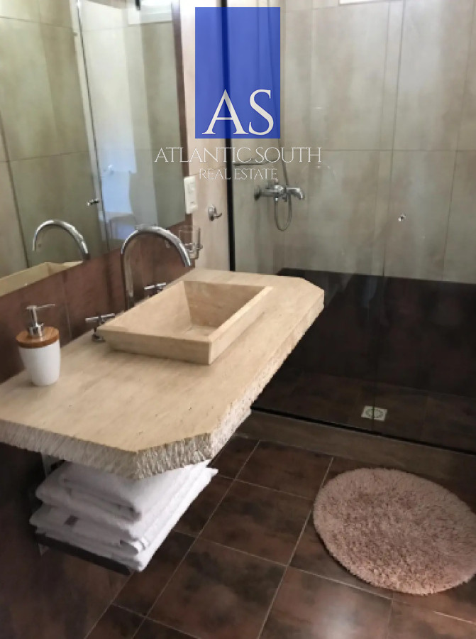 Casa ID.4330 - Casa moderna 3 dormitorios 3 baños cochera piscina Pinares Punta del Este