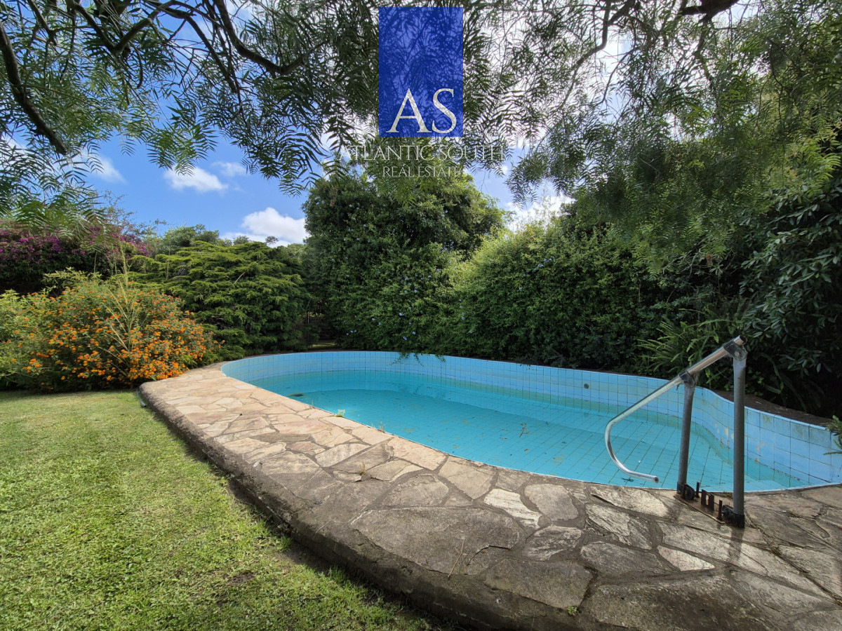 Casa ID.4454 - Casa 4 dormitorios a media cuadra del mar con piscina y jardín Pinares Playa Mansa 