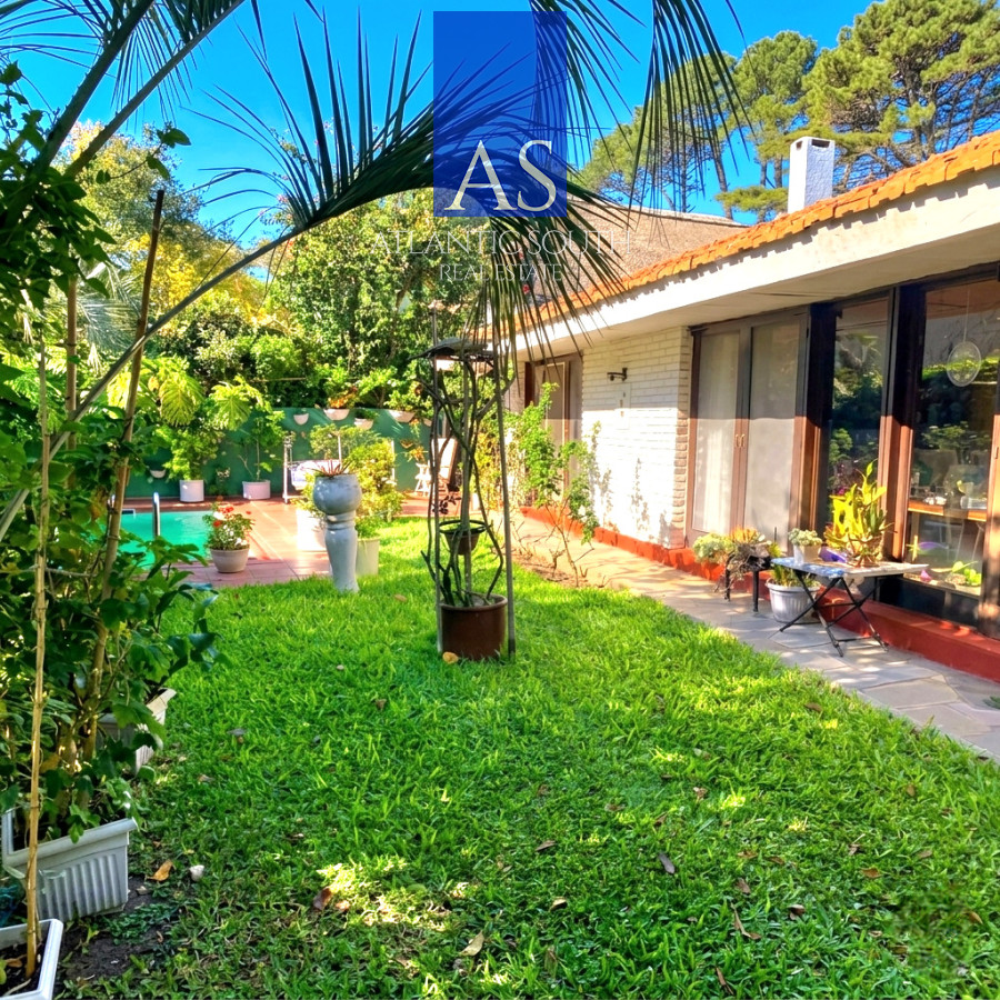 Casa ID.4666 - Casa de 4 dormitorios con piscina, barbacoa para 20 personas y parque arbolado, a 300 metros del mar en Punta del Este