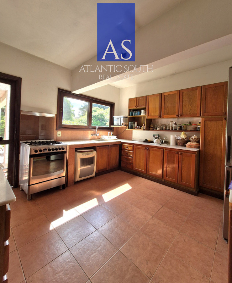 Casa ID.4454 - Casa 4 dormitorios a media cuadra del mar con piscina y jardín Pinares Playa Mansa 