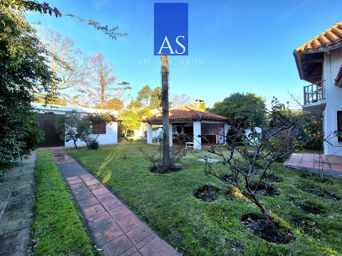 Casa ID.4311 - Casa de 3 dormitorios mas dependencia completa barbacoa piscina Pinares Punta del Este