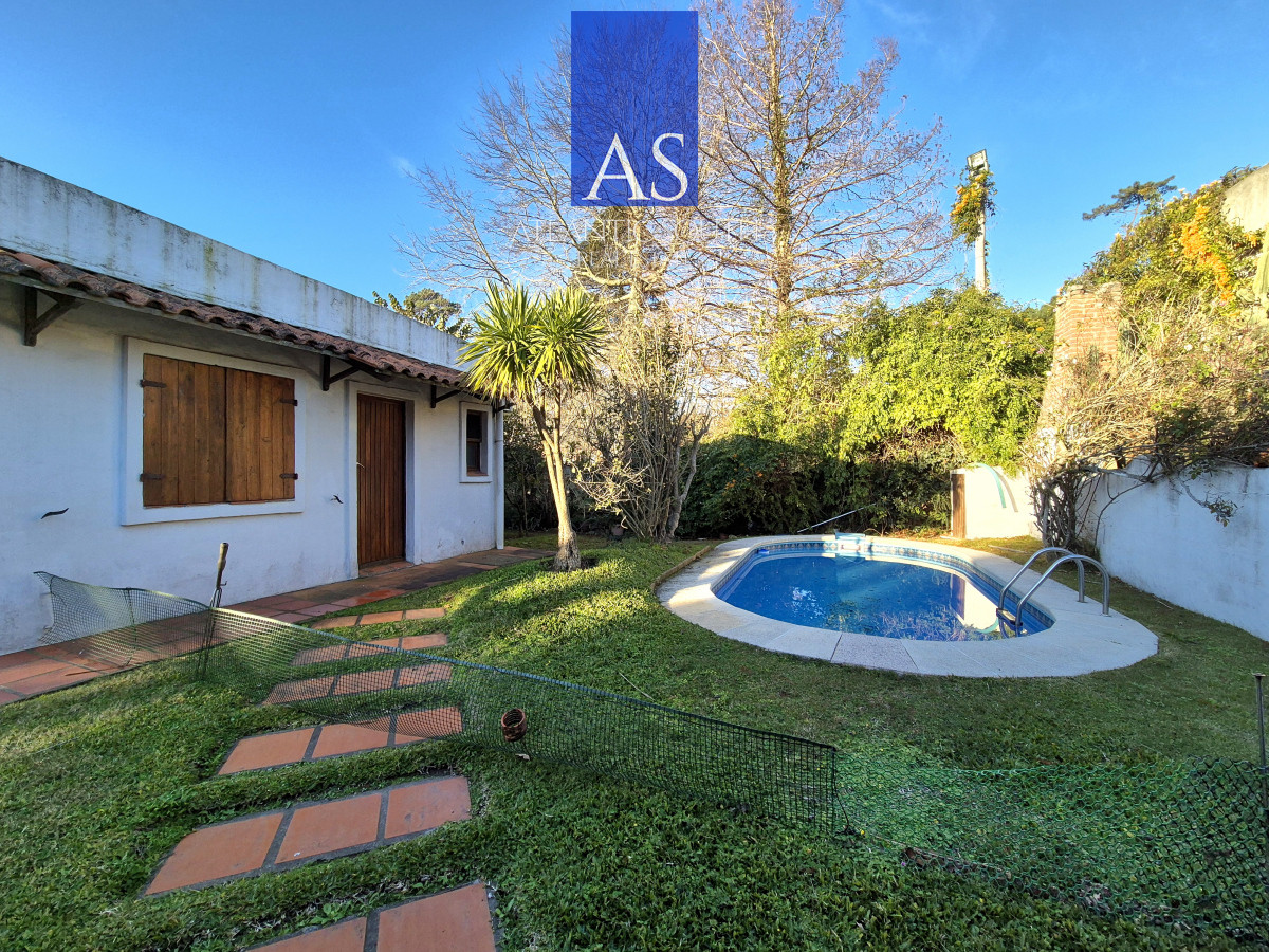 Casa ID.4311 - Casa de 3 dormitorios mas dependencia completa barbacoa piscina Pinares Punta del Este