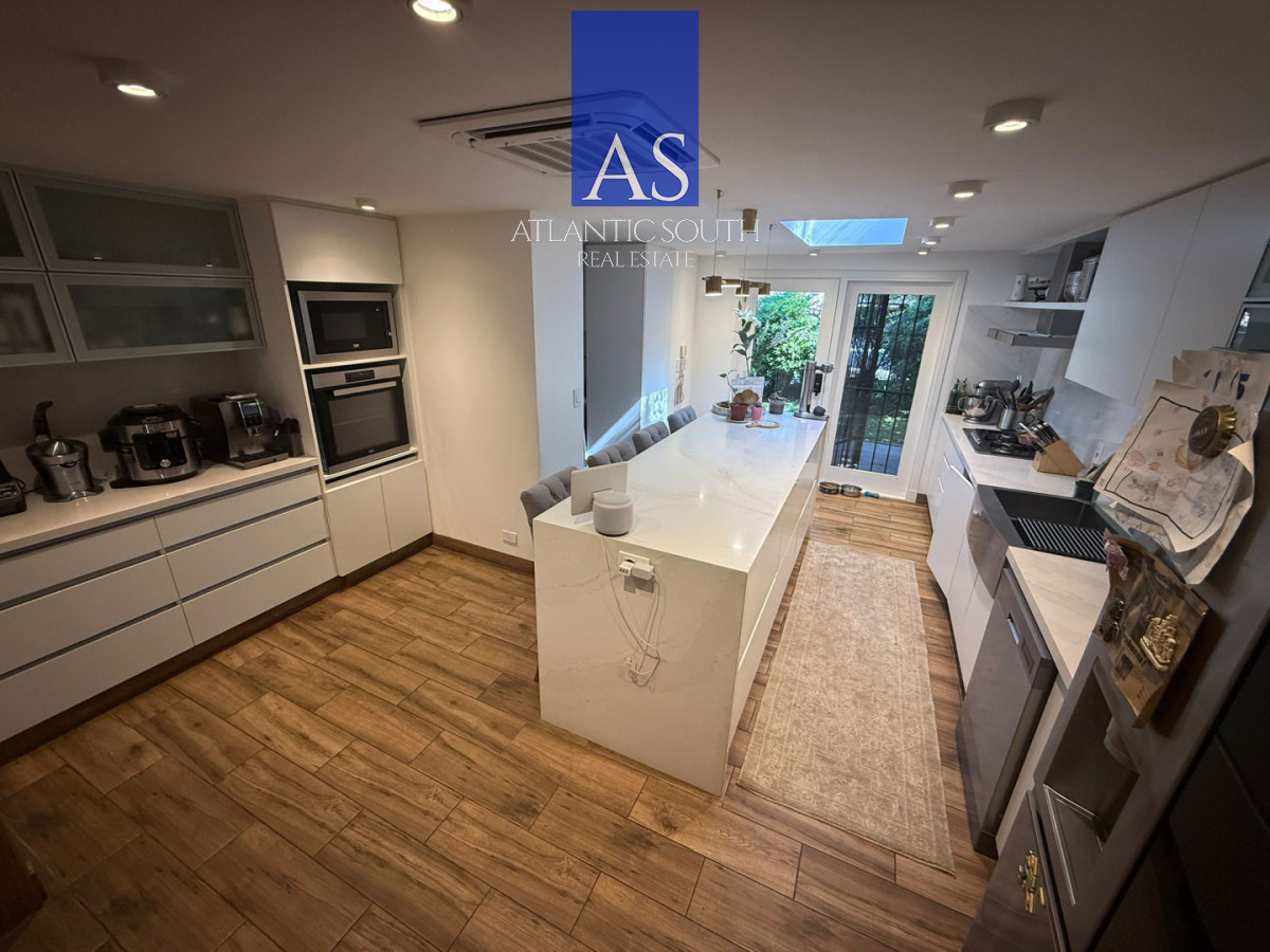 Casa ID.4690 - Casa de 4 dormitorios con piscina climatizada y barbacoa, sobre 1.250 m² de terreno en Punta del Este