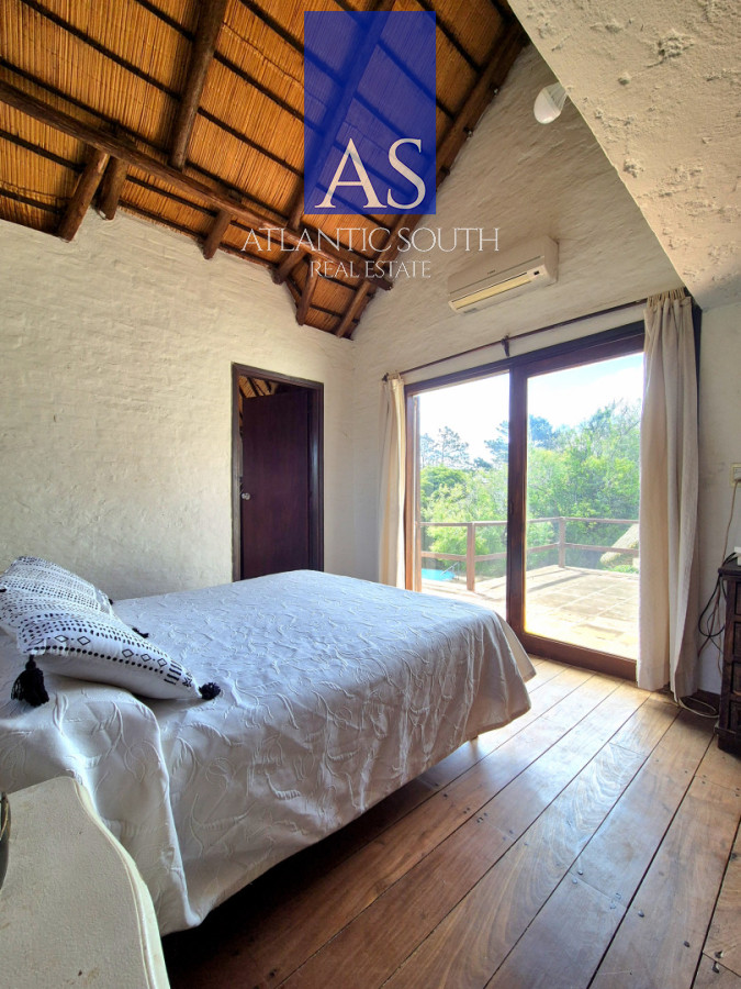 Casa ID.4454 - Casa 4 dormitorios a media cuadra del mar con piscina y jardín Pinares Playa Mansa 