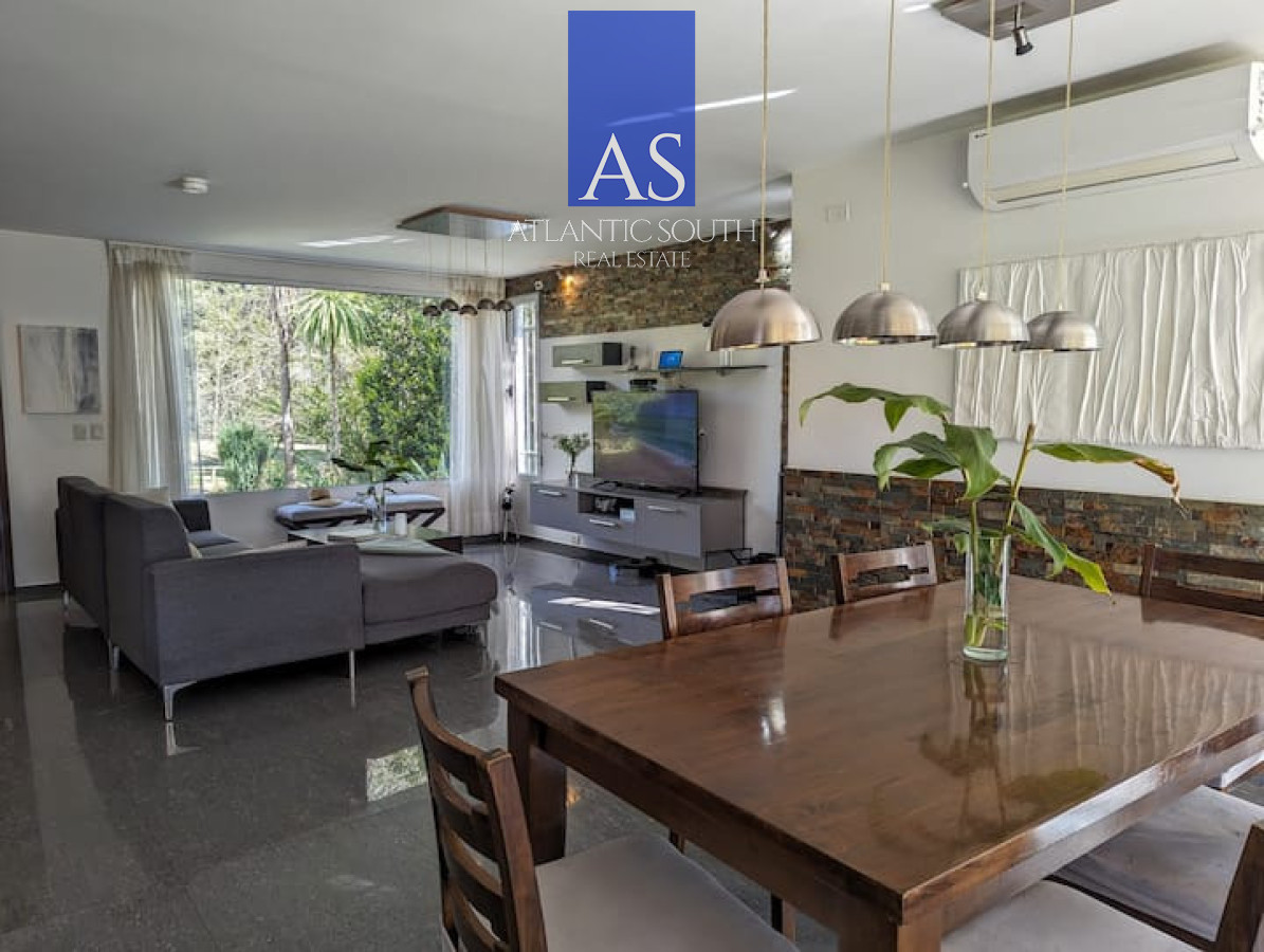 Casa ID.5090 - Casa de 4 dormitorios con piscina y amplio jardín en Punta del Este